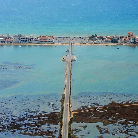 Golden & Rooftop Bar 招待所