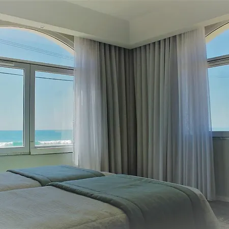 Golden & Rooftop Bar 招待所