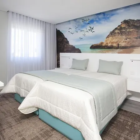 招待所 Golden & Rooftop Bar 法鲁区