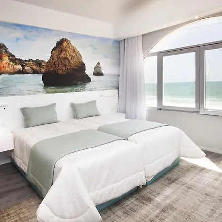 招待所 Golden & Rooftop Bar 法鲁区