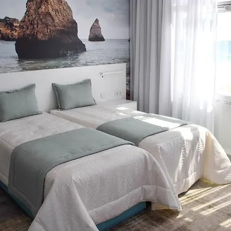 Golden & Rooftop Bar 4* 法鲁区