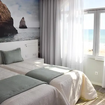 招待所 Golden & Rooftop Bar