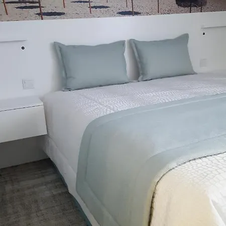 Golden & Rooftop Bar 法鲁区