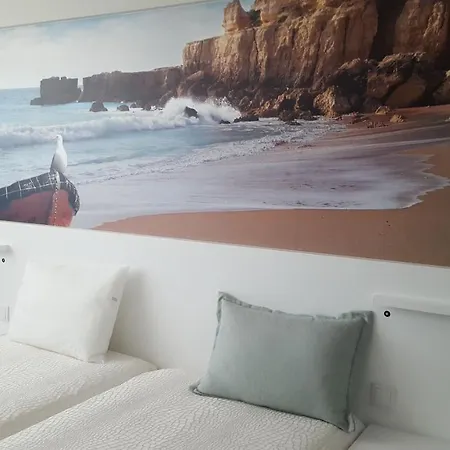 Golden & Rooftop Bar 法鲁区