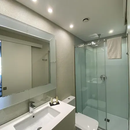 Golden & Rooftop Bar 4* 法鲁区