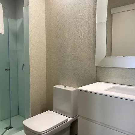 招待所 Golden & Rooftop Bar 法鲁区