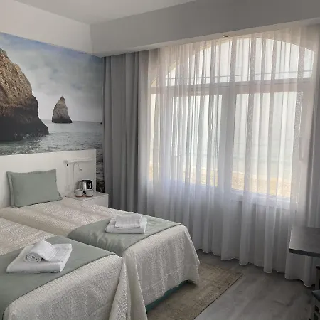 招待所 Golden & Rooftop Bar 4*