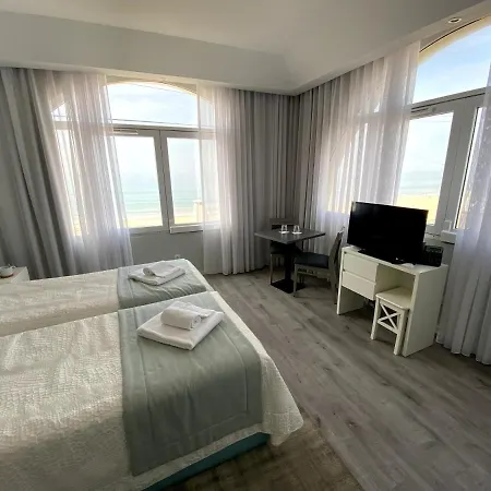 招待所 Golden & Rooftop Bar