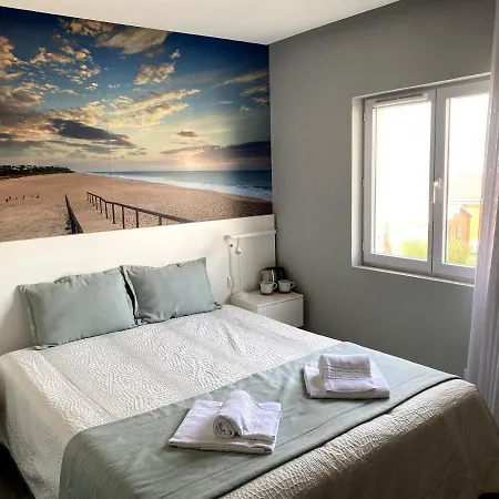 招待所 Golden & Rooftop Bar