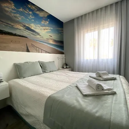 招待所 Golden & Rooftop Bar