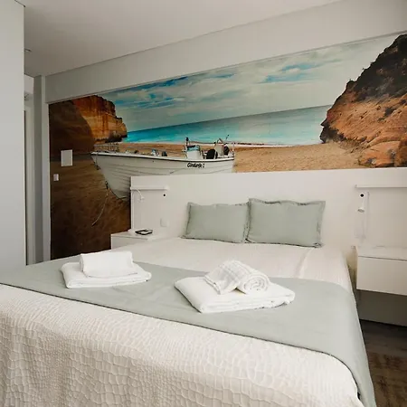 招待所 Golden & Rooftop Bar 4*