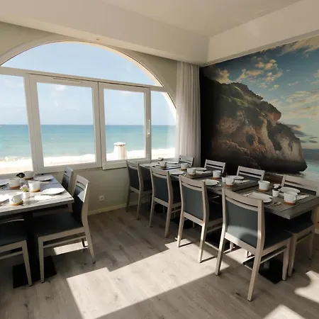 Golden & Rooftop Bar 招待所