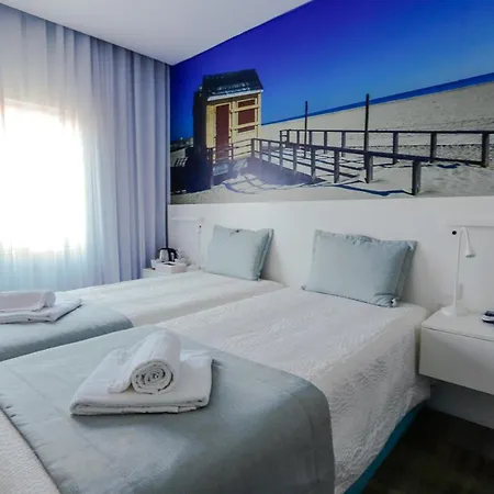 Golden & Rooftop Bar 招待所 法鲁区