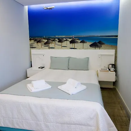 Golden & Rooftop Bar 招待所 4*