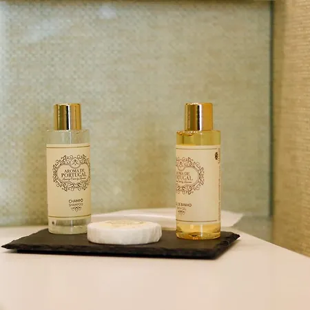 Golden & Rooftop Bar 招待所 4*