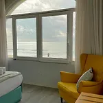 Golden & Rooftop Bar 4*