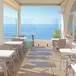 Guest house Golden & Rooftop Bar 4*