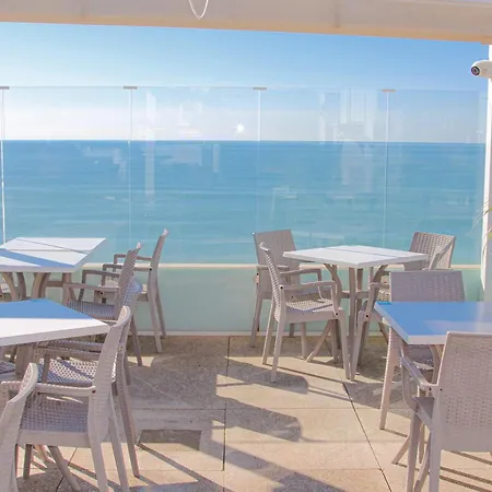 Golden & Rooftop Bar 4*