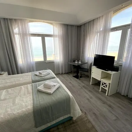 Golden & Rooftop Bar 4*