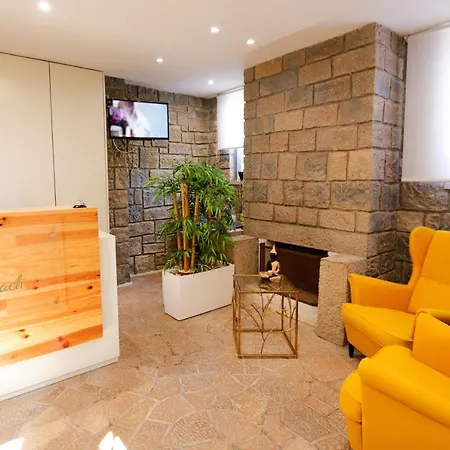 Guest house Golden & Rooftop Bar 3*
